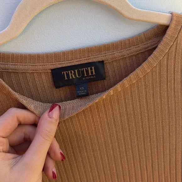 RIBBED LONG SLEEVE TOP - Picture 3 of 3